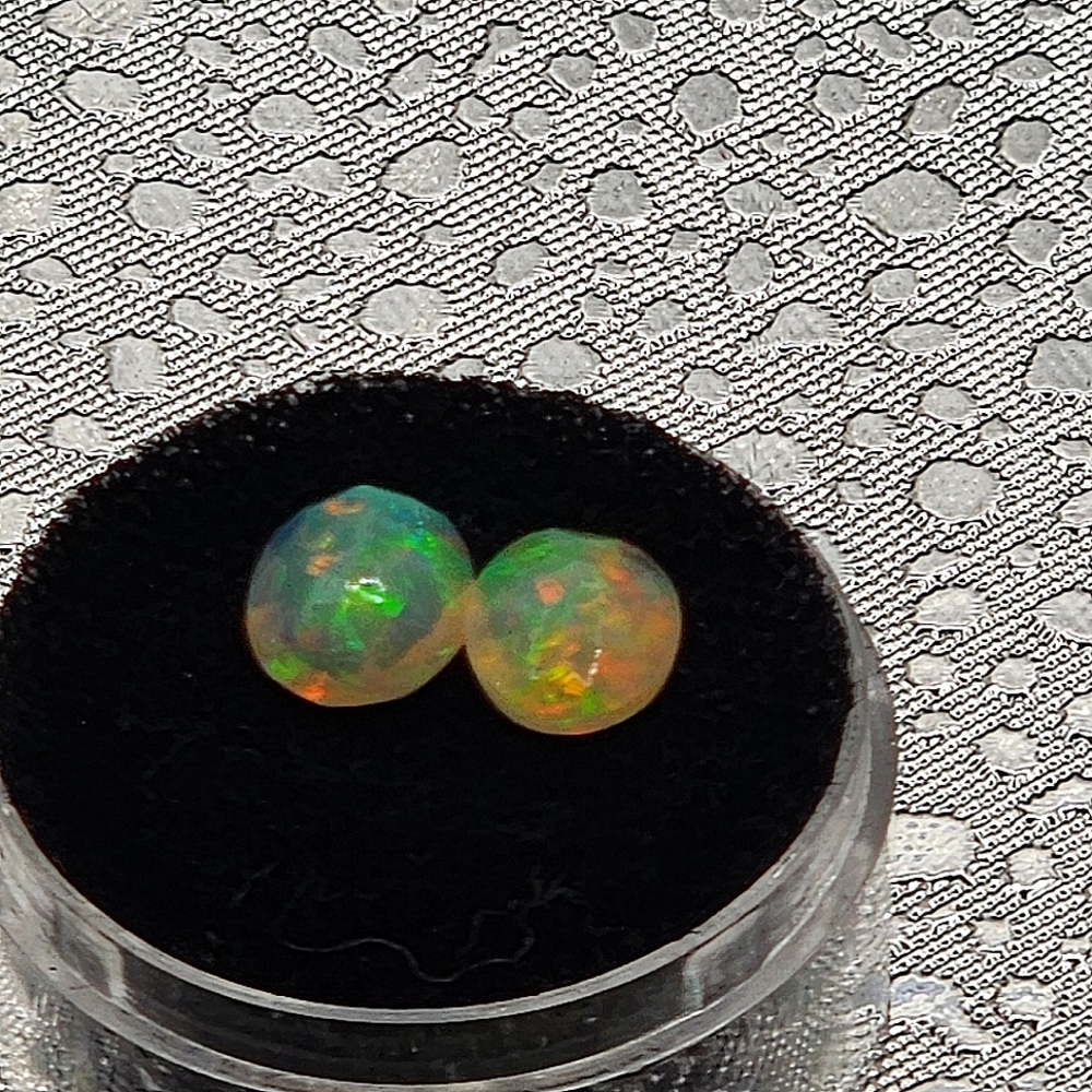 Opal's matching pair fosited with a diamond cut.